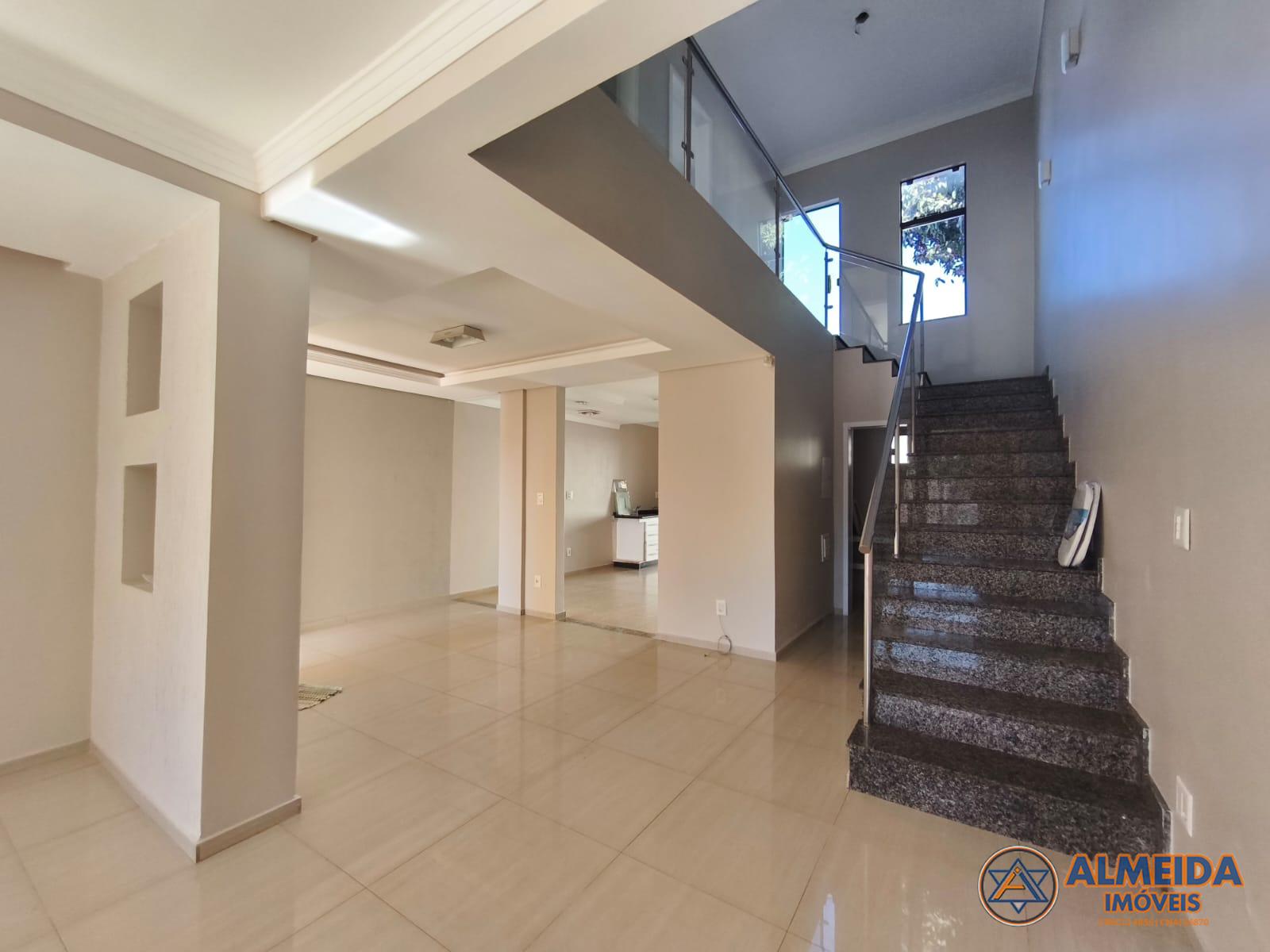 SOBRADO COM 178M2 NO BAIRRO ESMERALDA PROXIMIDADES DO ESTDIO