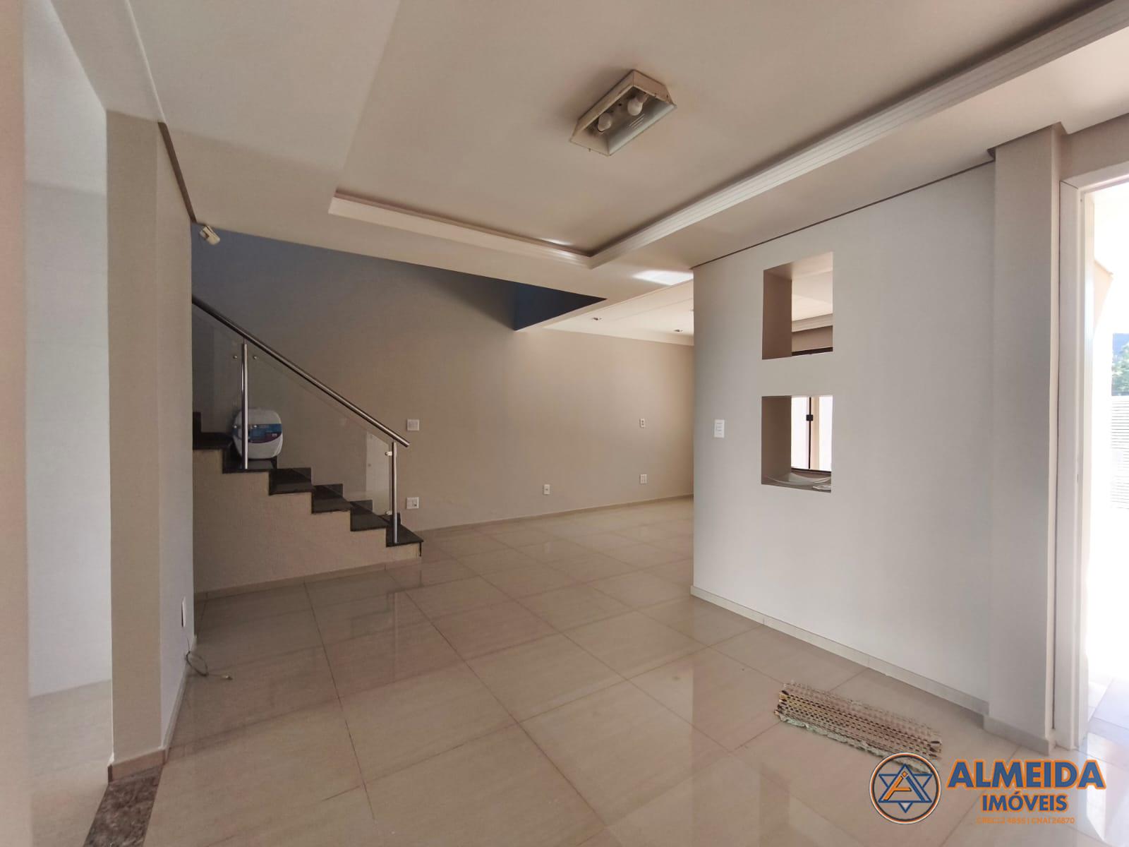 SOBRADO COM 178M2 NO BAIRRO ESMERALDA PROXIMIDADES DO ESTDIO