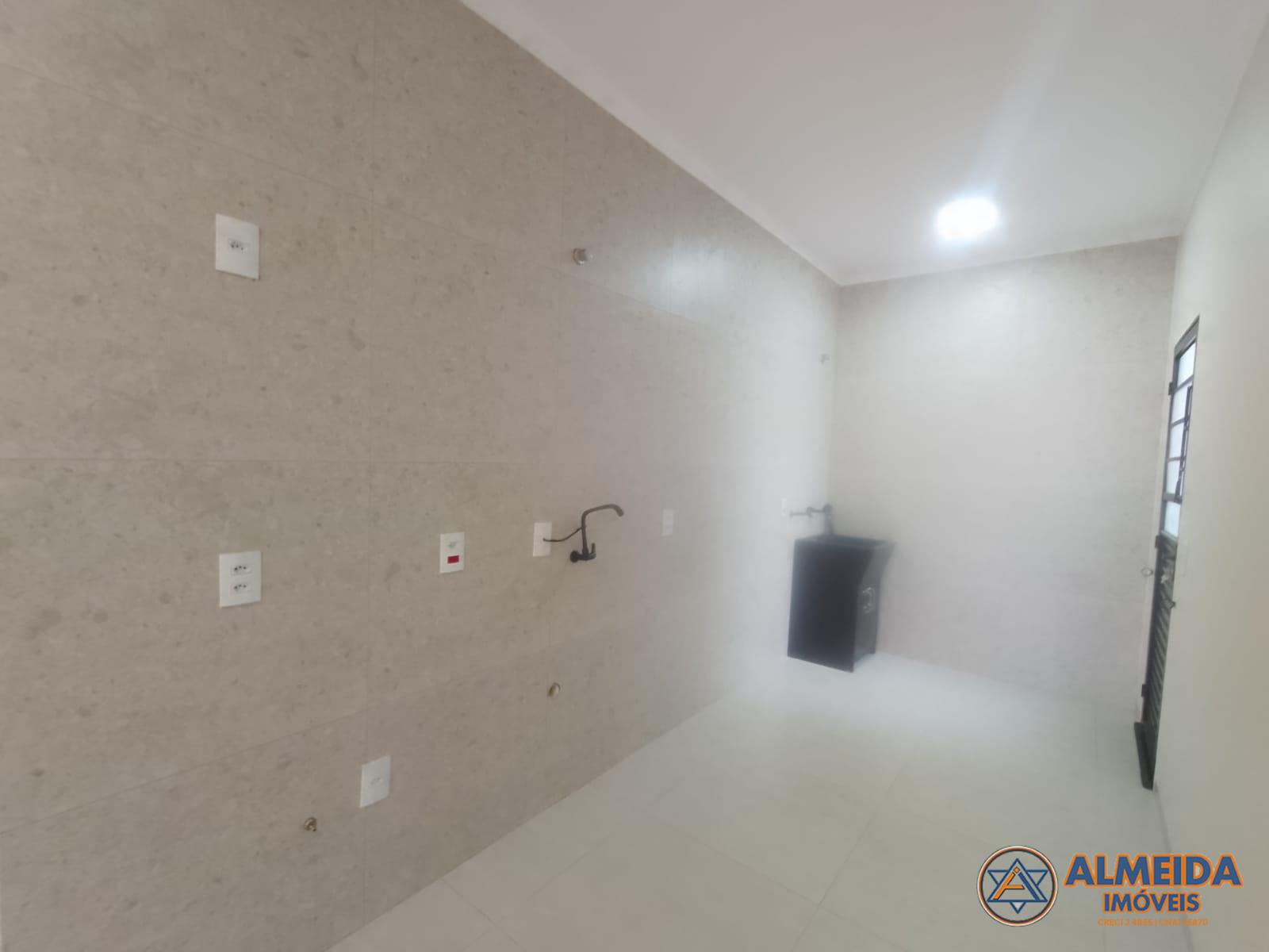 CASA SEMI NOVA COM 2 QUARTOS PRXIMO DA PARQUIA RAINHA DOS APSTOLOS