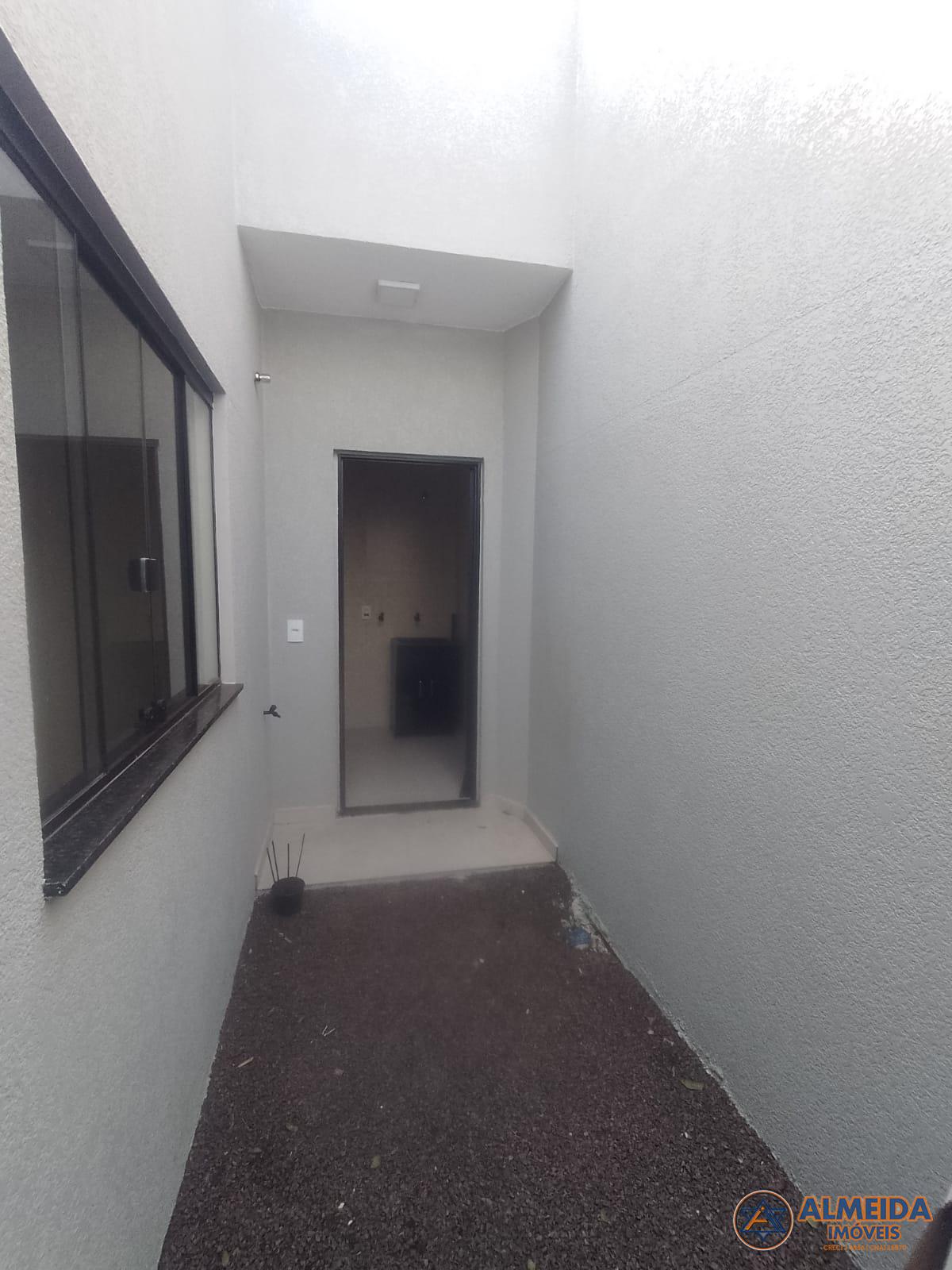 CASA SEMI NOVA COM 2 QUARTOS PRXIMO DA PARQUIA RAINHA DOS APSTOLOS