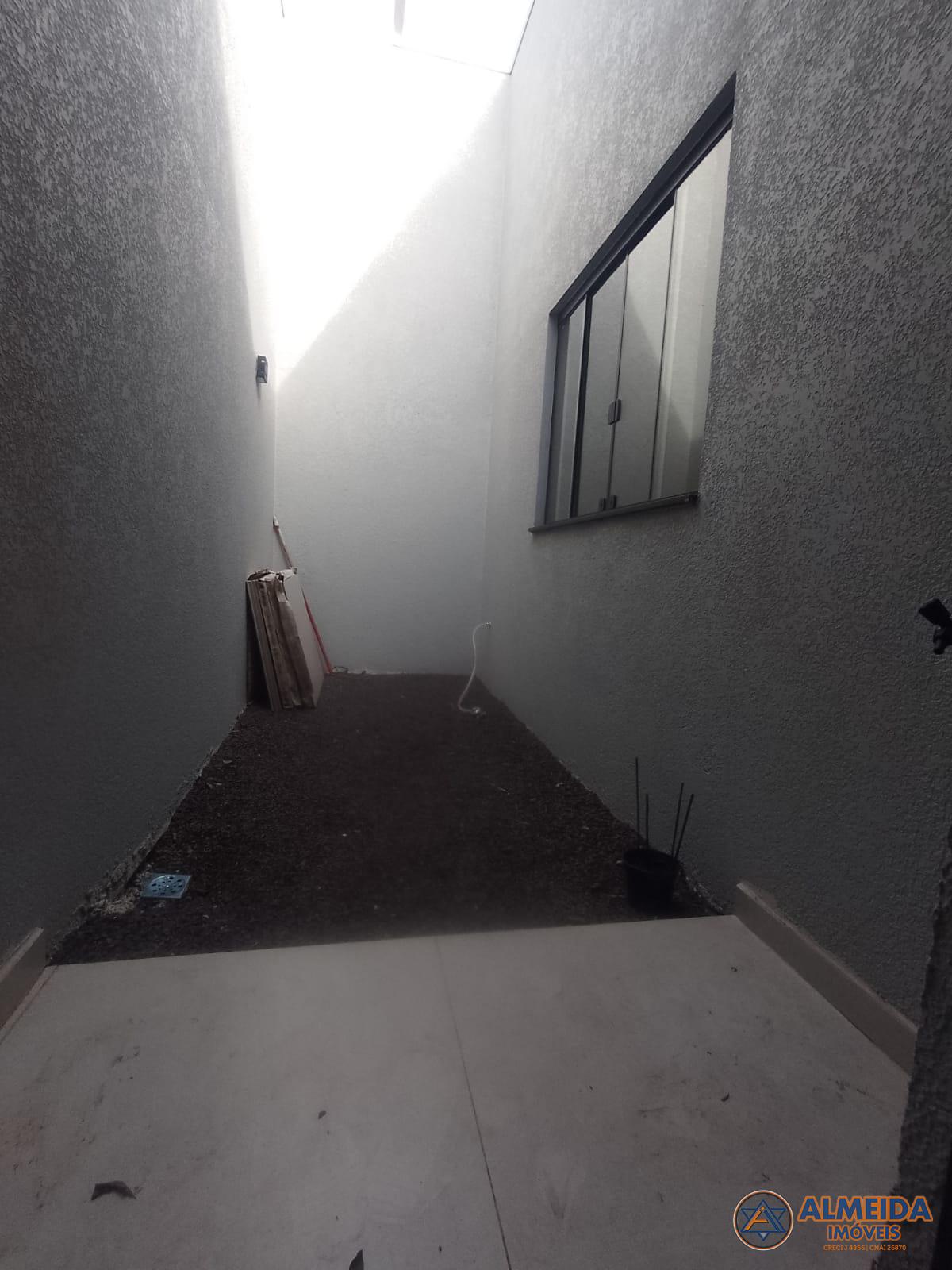CASA SEMI NOVA COM 2 QUARTOS PRXIMO DA PARQUIA RAINHA DOS APSTOLOS