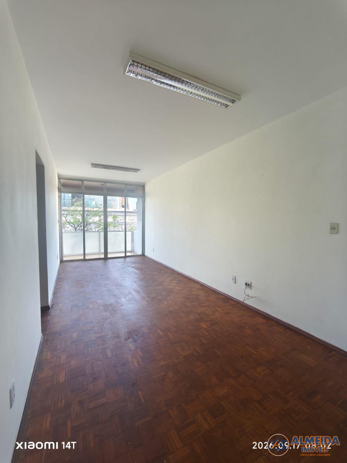ED ITAPOA NO CENTRO DE CASCAVEL, LOCALIZADO NA RUA PARAN, 5 ANDAR, PRDIO COM ELEVADOR