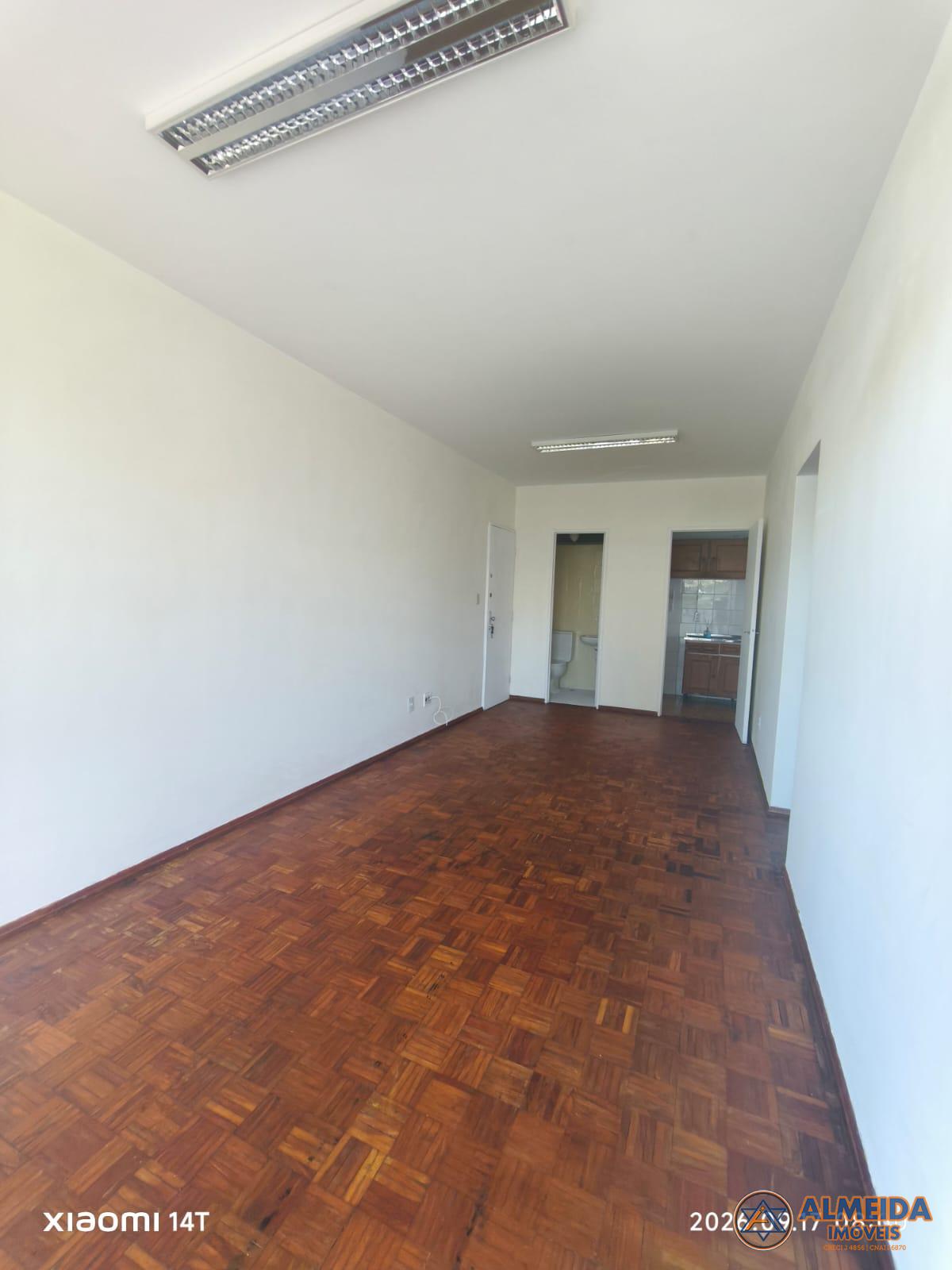 ED ITAPOA NO CENTRO DE CASCAVEL, LOCALIZADO NA RUA PARAN, 5 ANDAR, PRDIO COM ELEVADOR