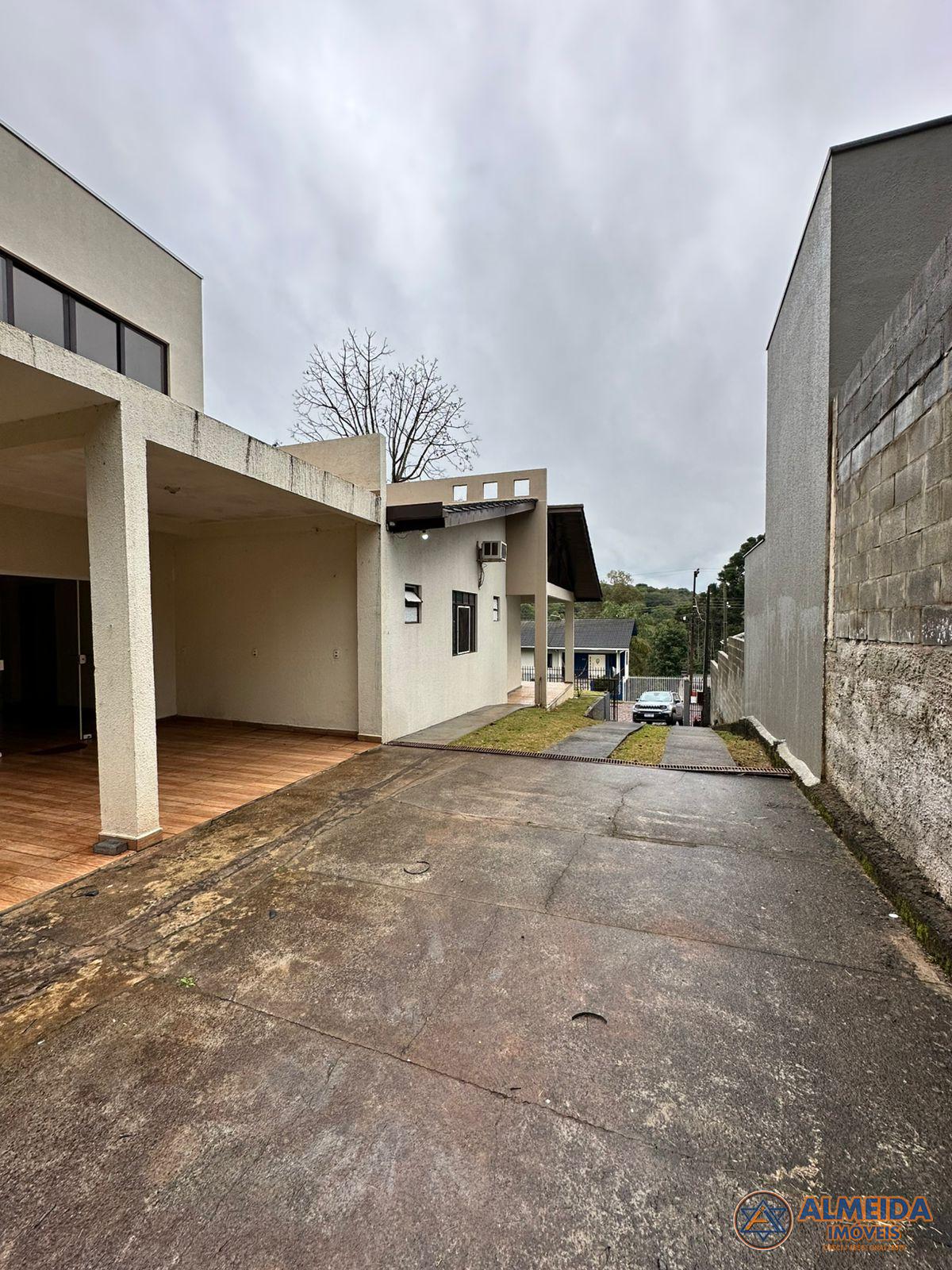 EXCELENTE CASA AMPLA PARA VENDA COM SOBRA DE TERRENO LOCALIZAD...