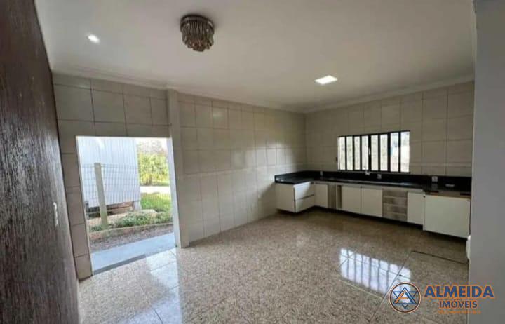 EXCELENTE CASA AMPLA PARA VENDA COM SOBRA DE TERRENO LOCALIZAD...