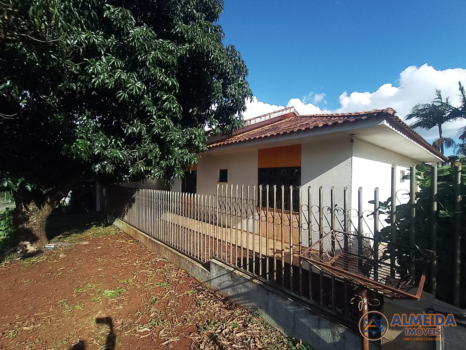 CASA DE ESQUINA COM SUÍTE E 2 QUARTOS NO BAIRRO PIONEIROS CATA...