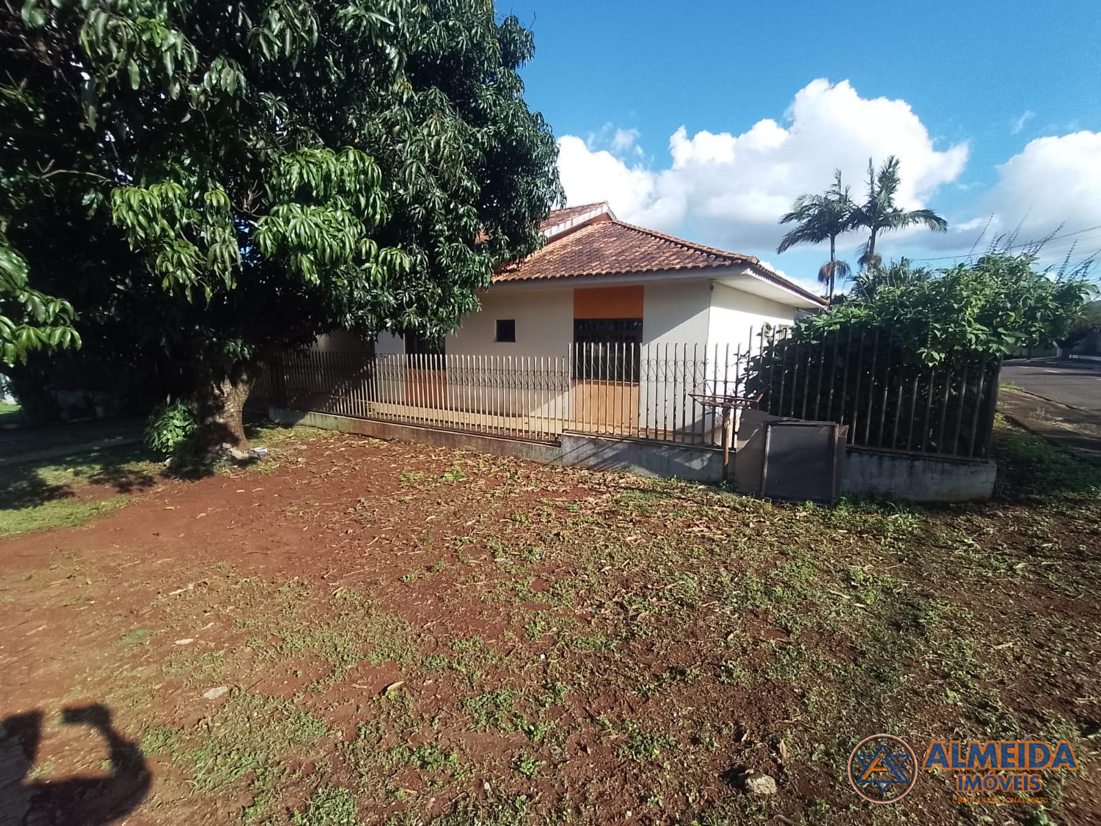 CASA DE ESQUINA COM SUÍTE E 2 QUARTOS NO BAIRRO PIONEIROS CATA...