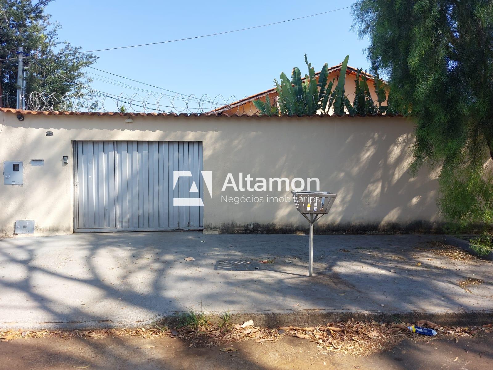 Casa, 3 quartos, 244 m² - Foto 1