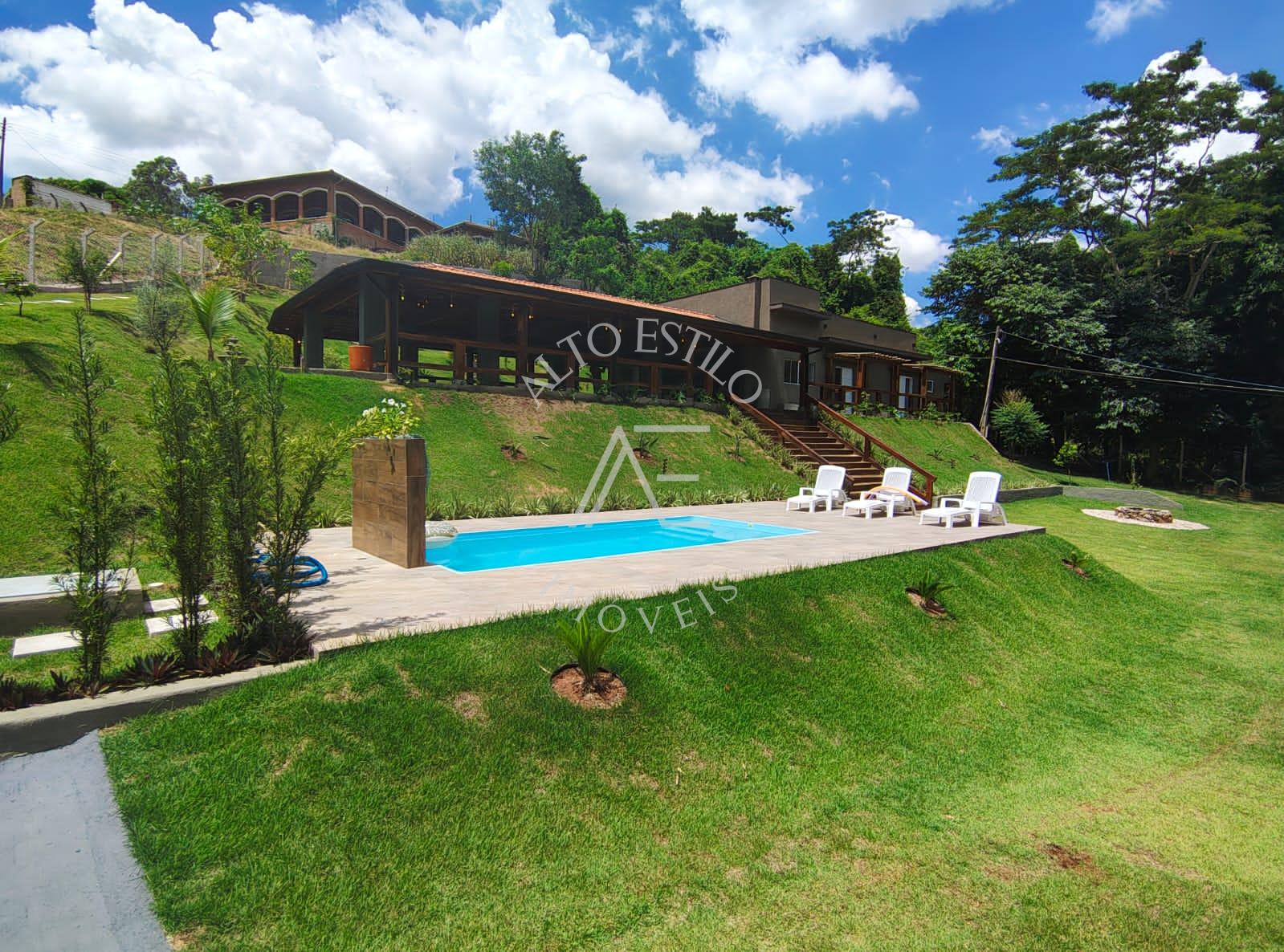 Àrea de 2.476,00 m2, centro de São Simão