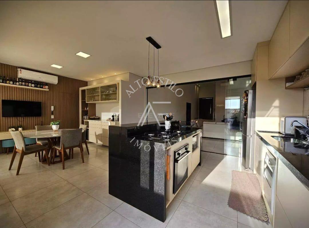 Casa térrea com 3 suites 1 master na Zona Sul Vila do Golf