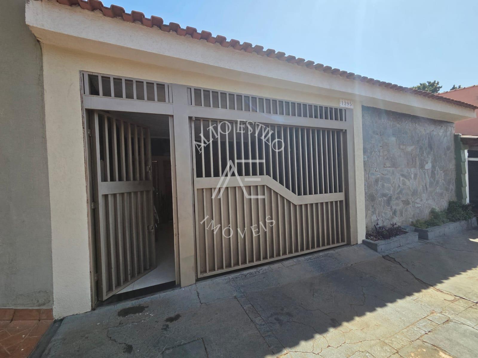Casa térrea  220m  área útil 3 quartos 1 suite  2 vagas Alto d...