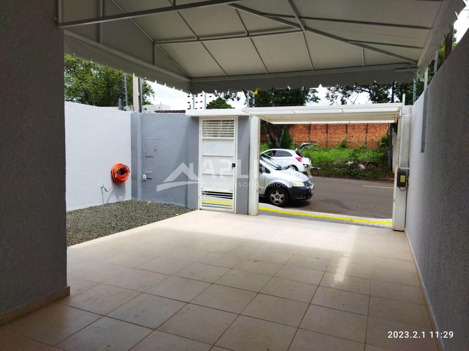 Casa com 02 dormitórios no Beverly, próx. à rotatoria da Av. C...