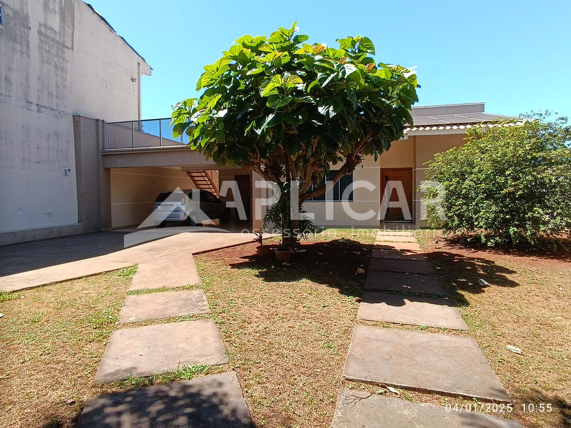 CASA ALTO PADRÃO COM TERRENO DE 750 M  NO PARQUE OURO VERDE