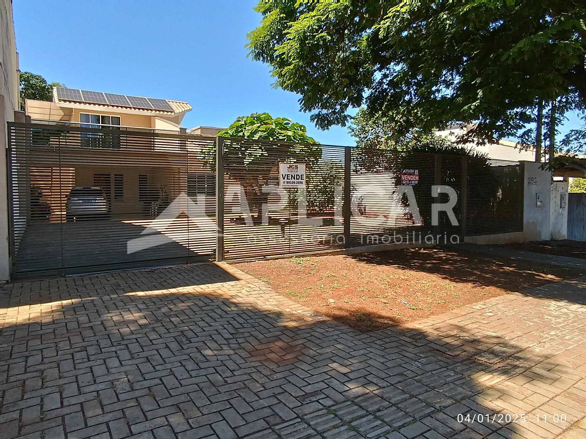 CASA ALTO PADRÃO COM TERRENO DE 750 M  NO PARQUE OURO VERDE