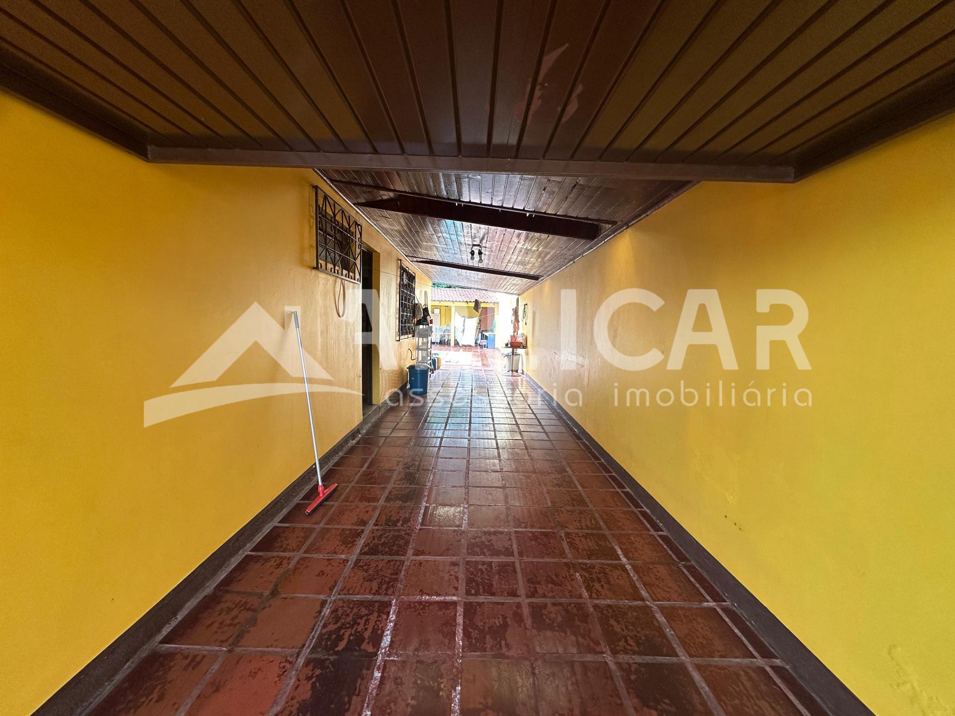 Casa à venda com piscina na Vila Militar, FOZ DO IGUACU - PR