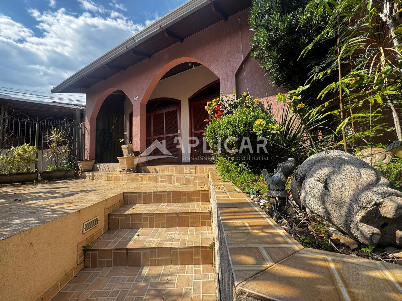 CASA NO CENTRO À VENDA PRÓXIMO A AVENIDA JK - FOZ DO IGUAÇU PR