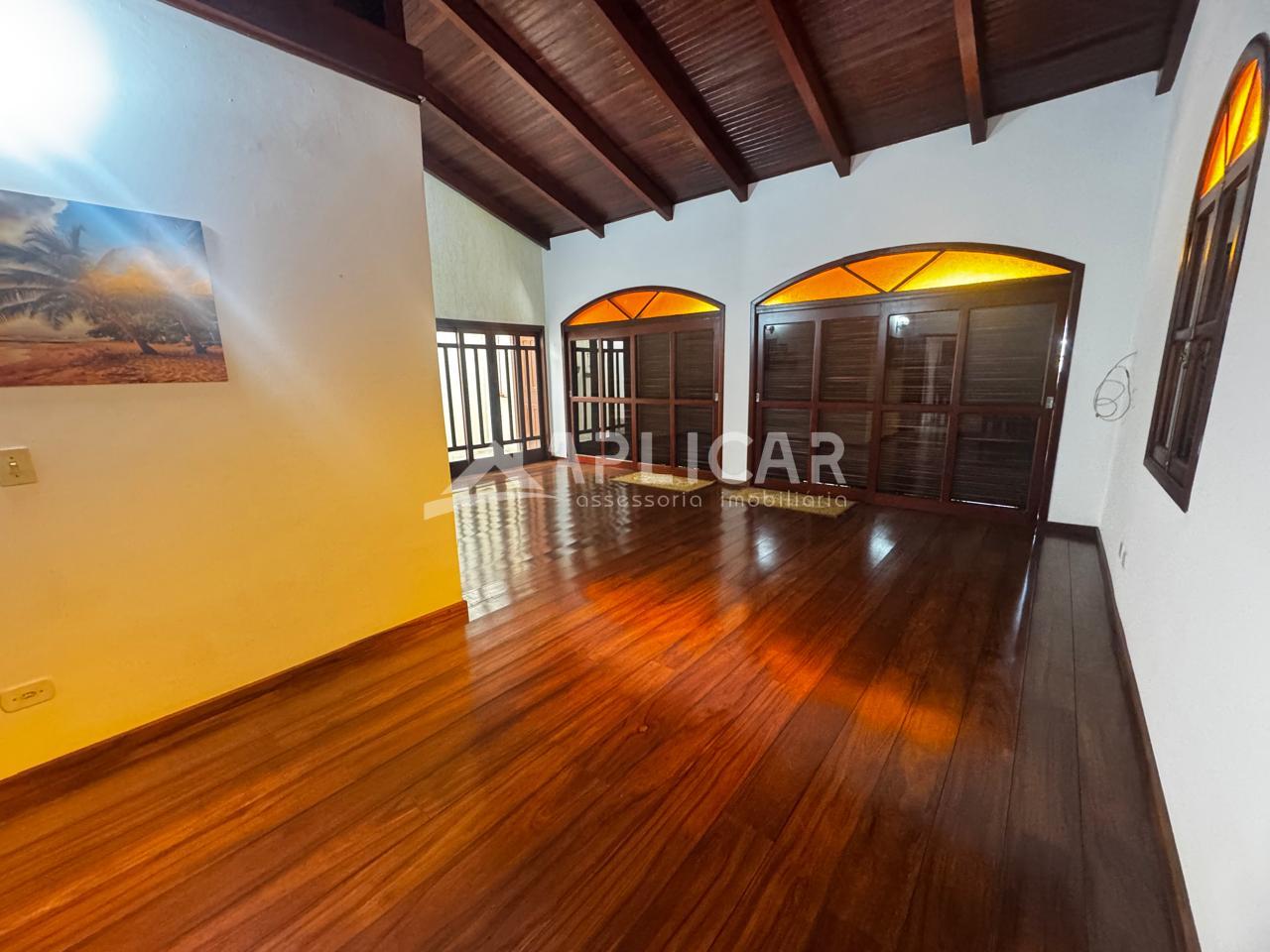 CASA NO CENTRO À VENDA PRÓXIMO A AVENIDA JK - FOZ DO IGUAÇU PR