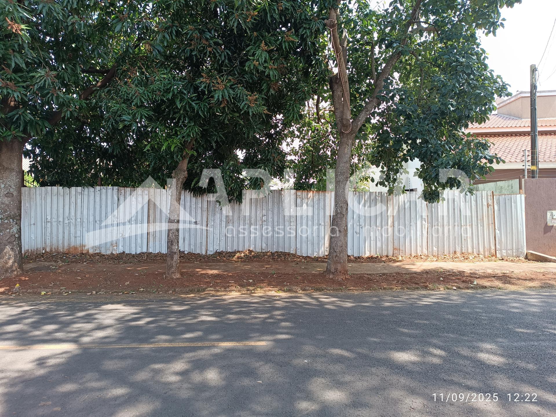 Terreno meio de quadra à venda no Jardim Bourbon, FOZ DO IGUAC...