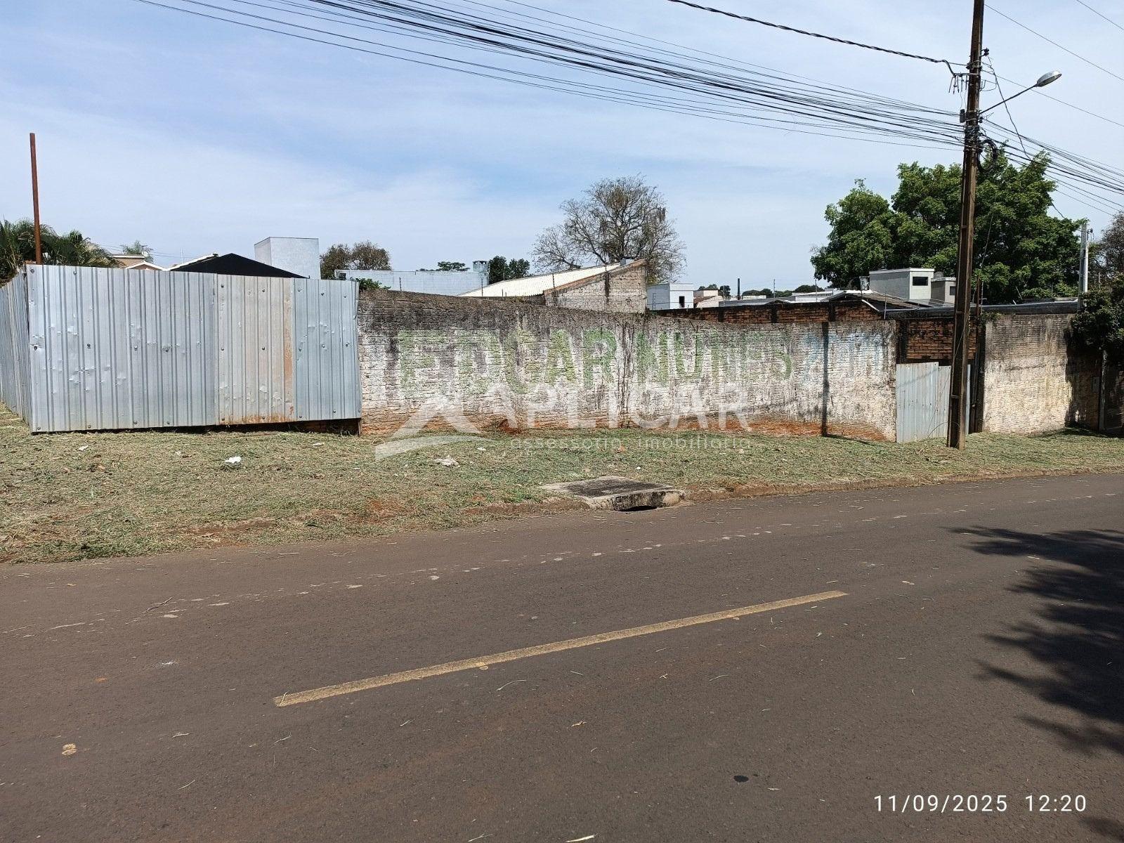 Terreno meio de quadra à venda no Jardim Bourbon, FOZ DO IGUAC...