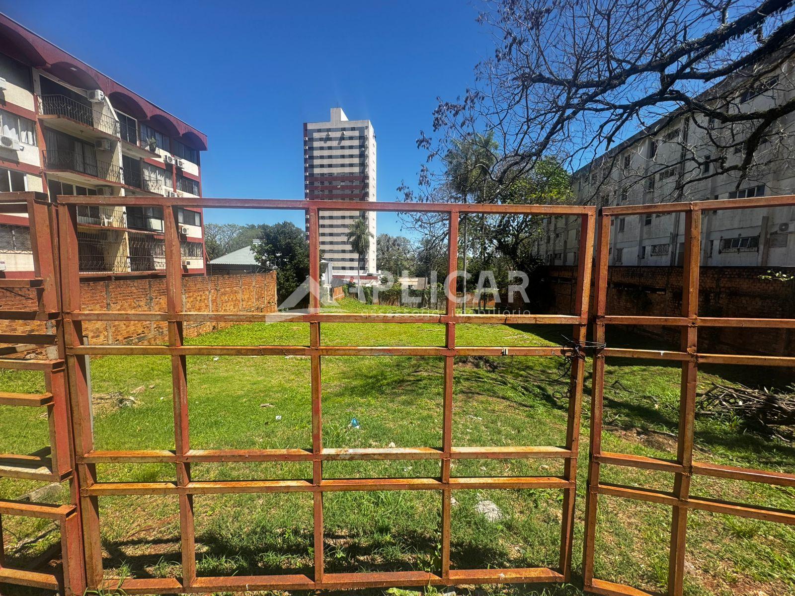 TERRENO COM 1.800M  À VENDA NA AV. TAROBÁ, CENTRO DE FOZ DO IG...