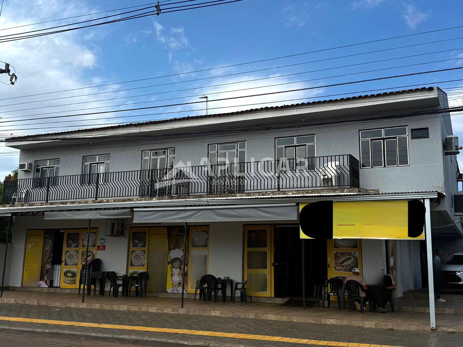 Prédio com 2 apartamentos e 1 sala comercial, Portal da Foz, F...