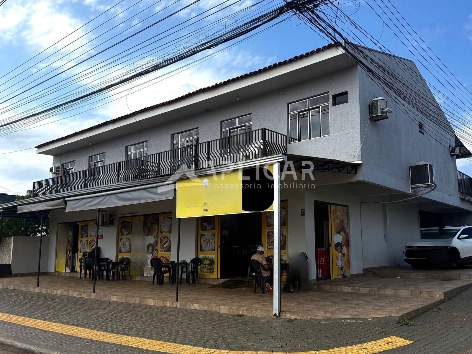 Prédio com 2 apartamentos e 1 sala comercial, Portal da Foz, F...