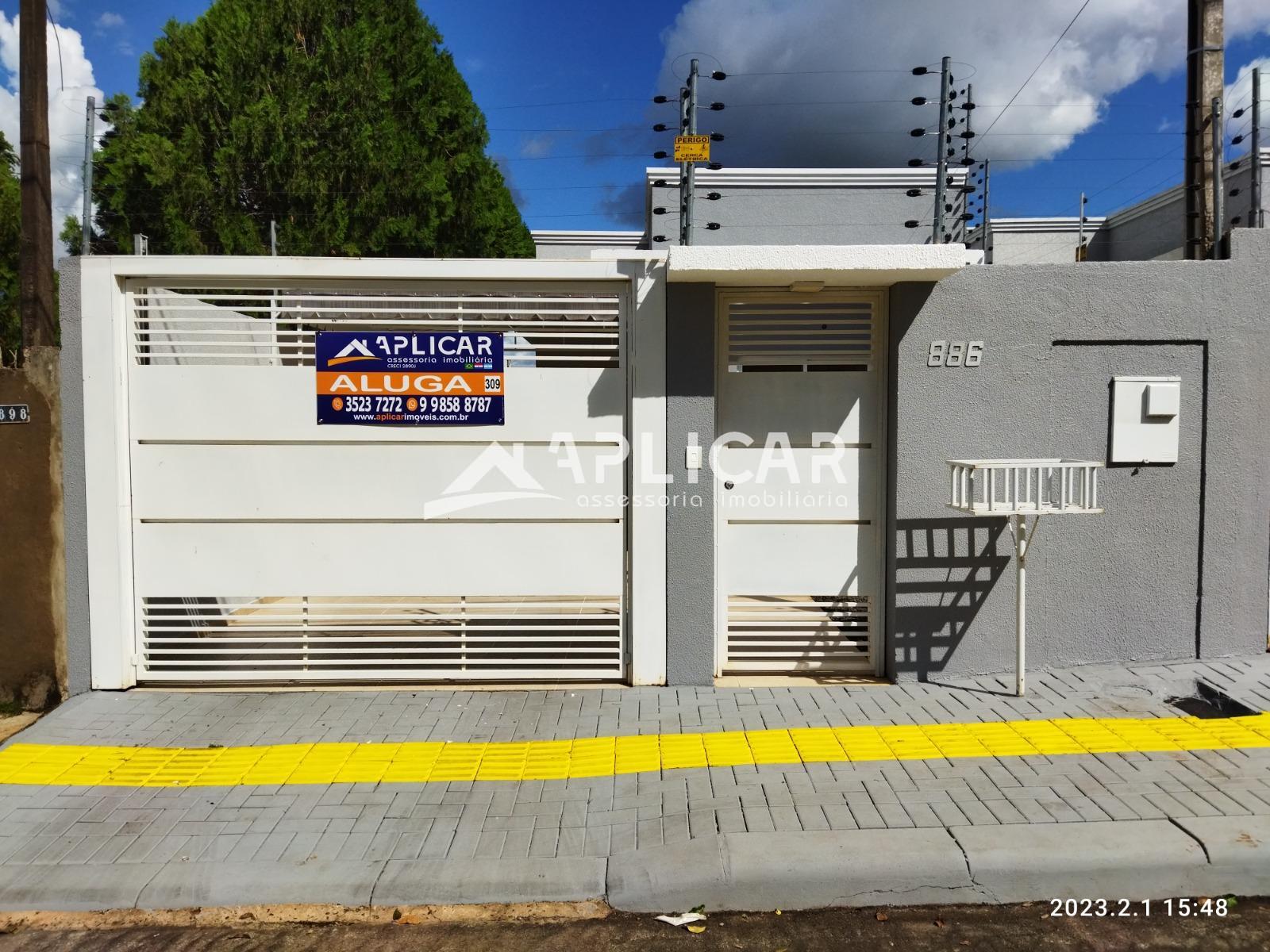 Casa no jardim Beverly, prox. à rotatória da Av. Costa e Silva...