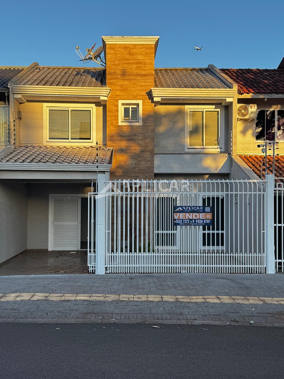 Sobrado à venda no bairro Vila Maracanã, FOZ DO IGUACU - PR