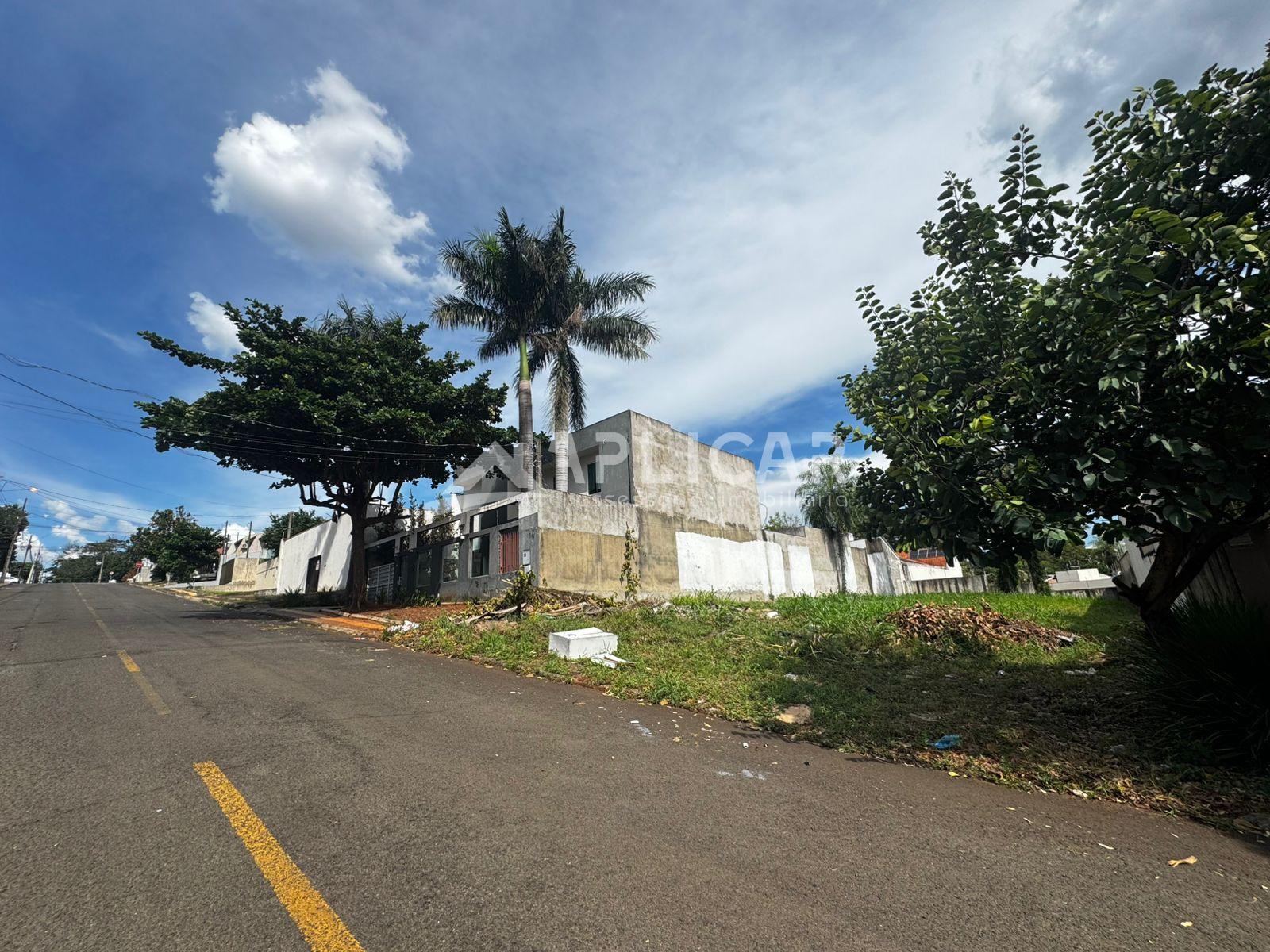 TERRENO COM 704,98 M2 NO JARDIM FESTUGATO - FOZ DO IGUAÇU - PR