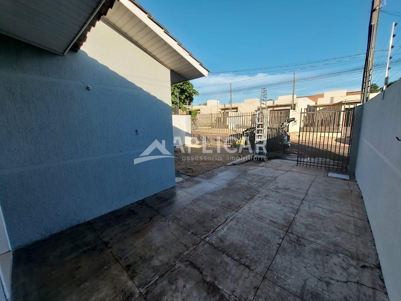 CASA COM 2 DORMITÓRIOS  SENDO UMA SUÍTE  NO PORTAL DA FOZ - FO...