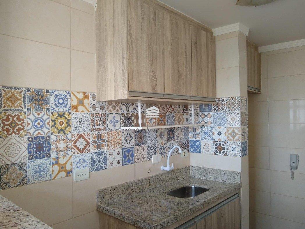 Apto reformado com 2 quartos, 1 vaga à venda, no Jardim Celest...