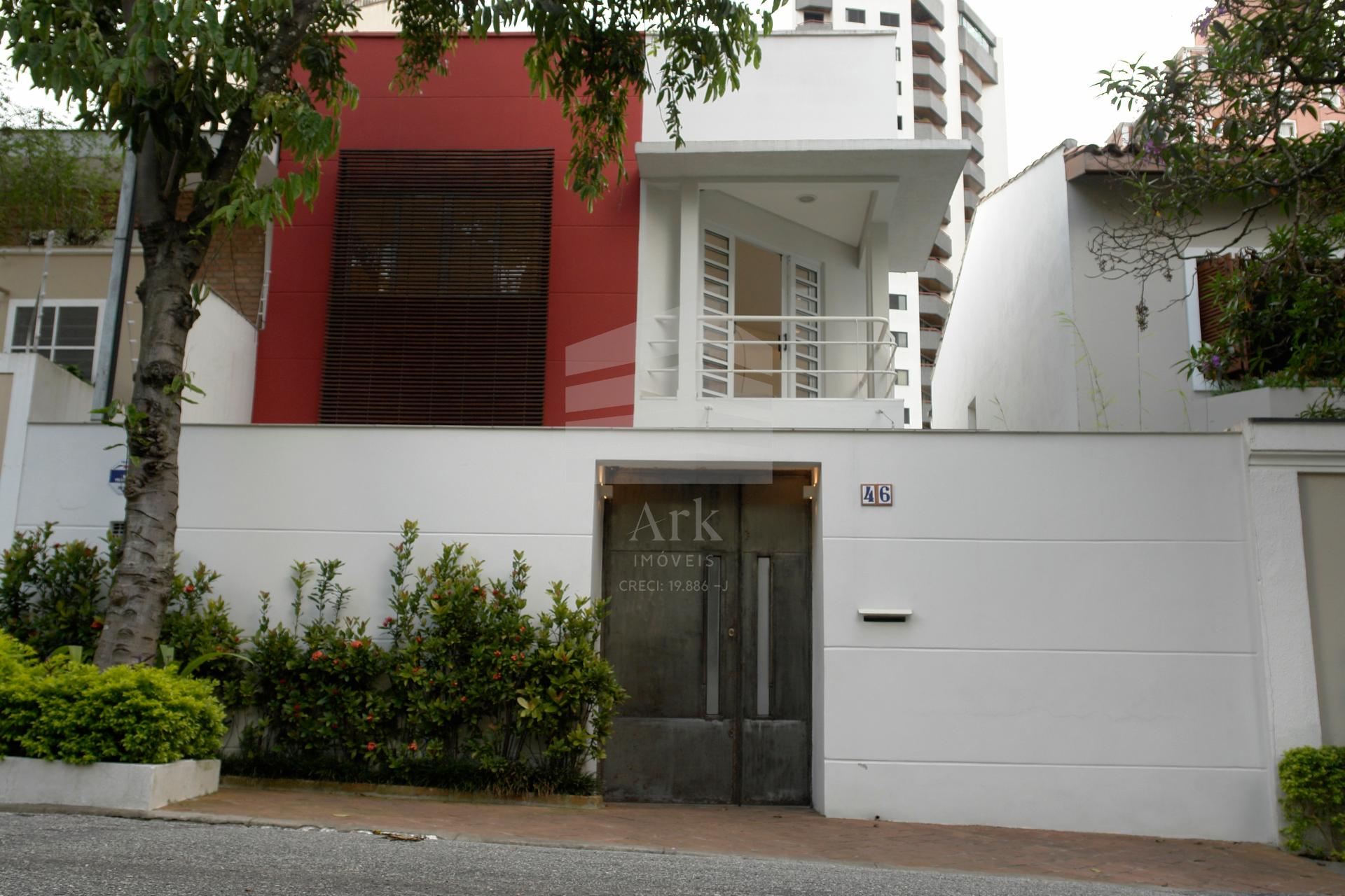 Casa comercial na Chácara Inglesa  10 salas, 3 banheiros, quin...