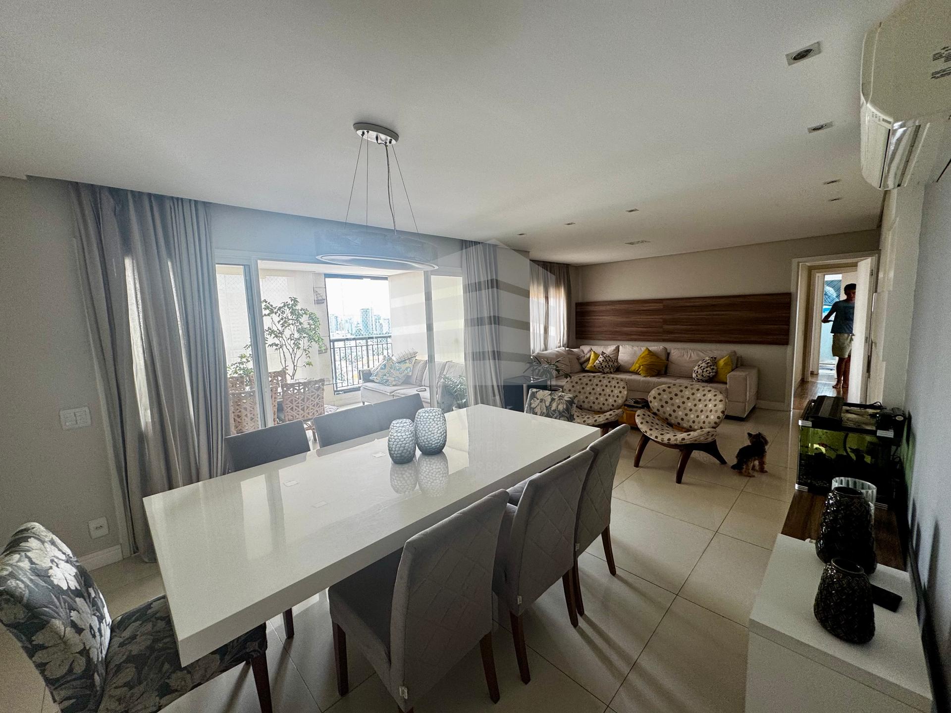 Apartamento MOBILIADO  com 135m de área útil. na Chácara Inglesa