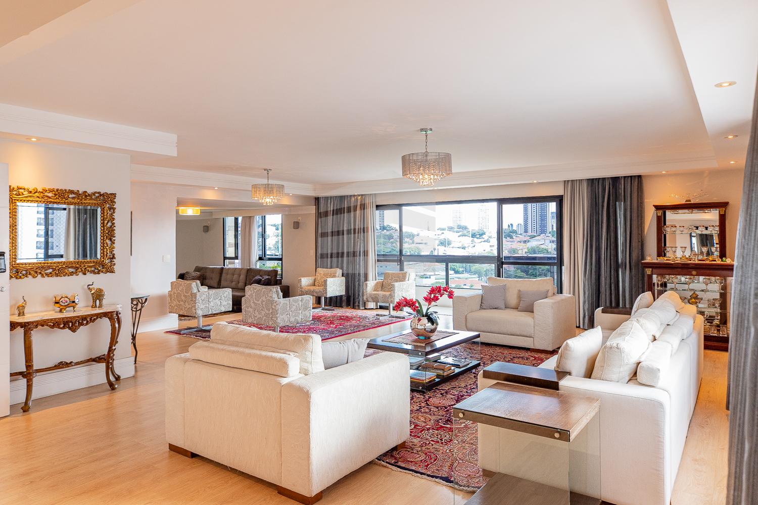 Apartamento com 5 quartos sendo 4 suítes, 4 vagas e 311 metros...