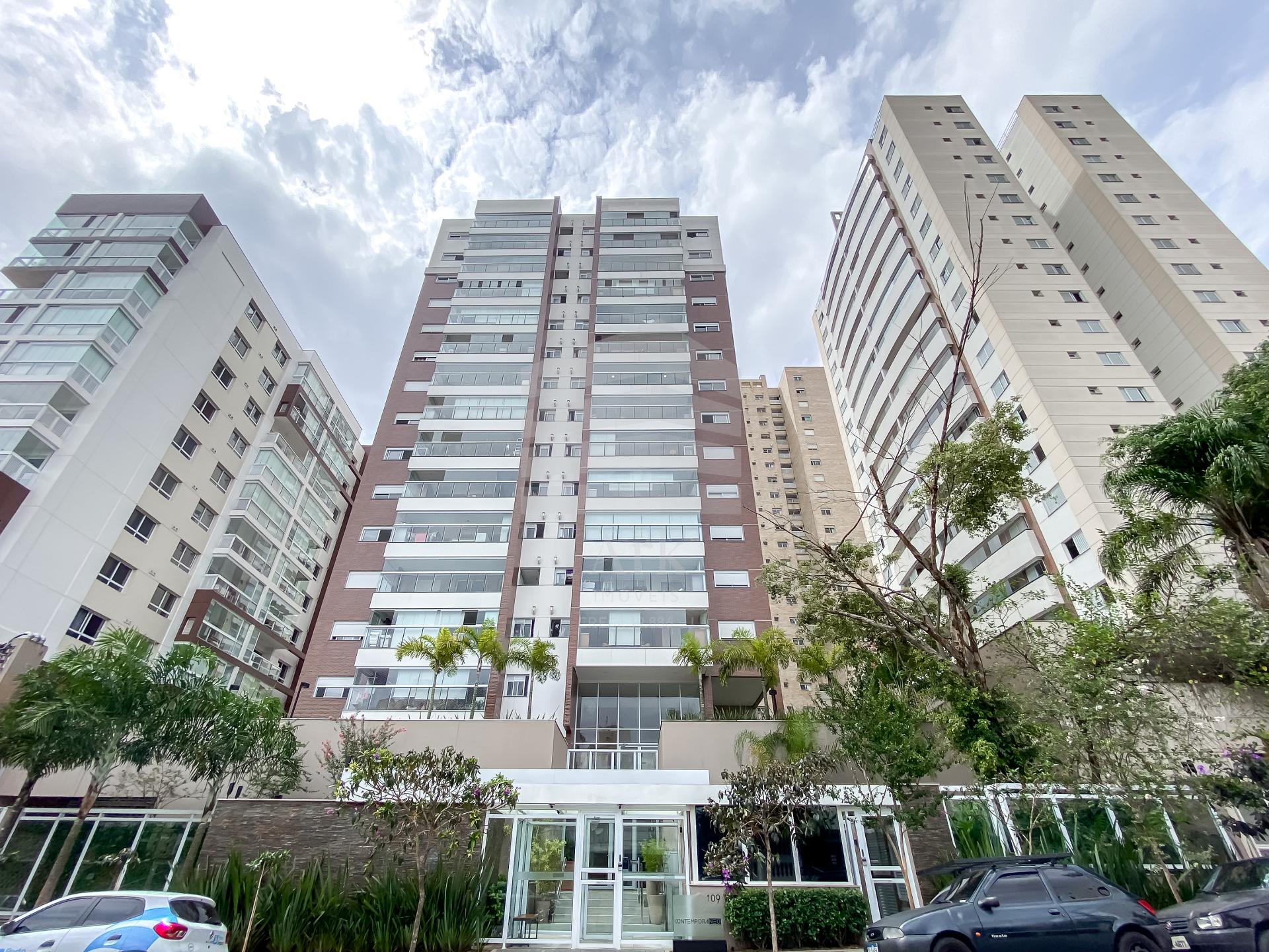 Apartamento com 3 quartos sendo 1 suíte, 2 vagas. Varanda Gour...