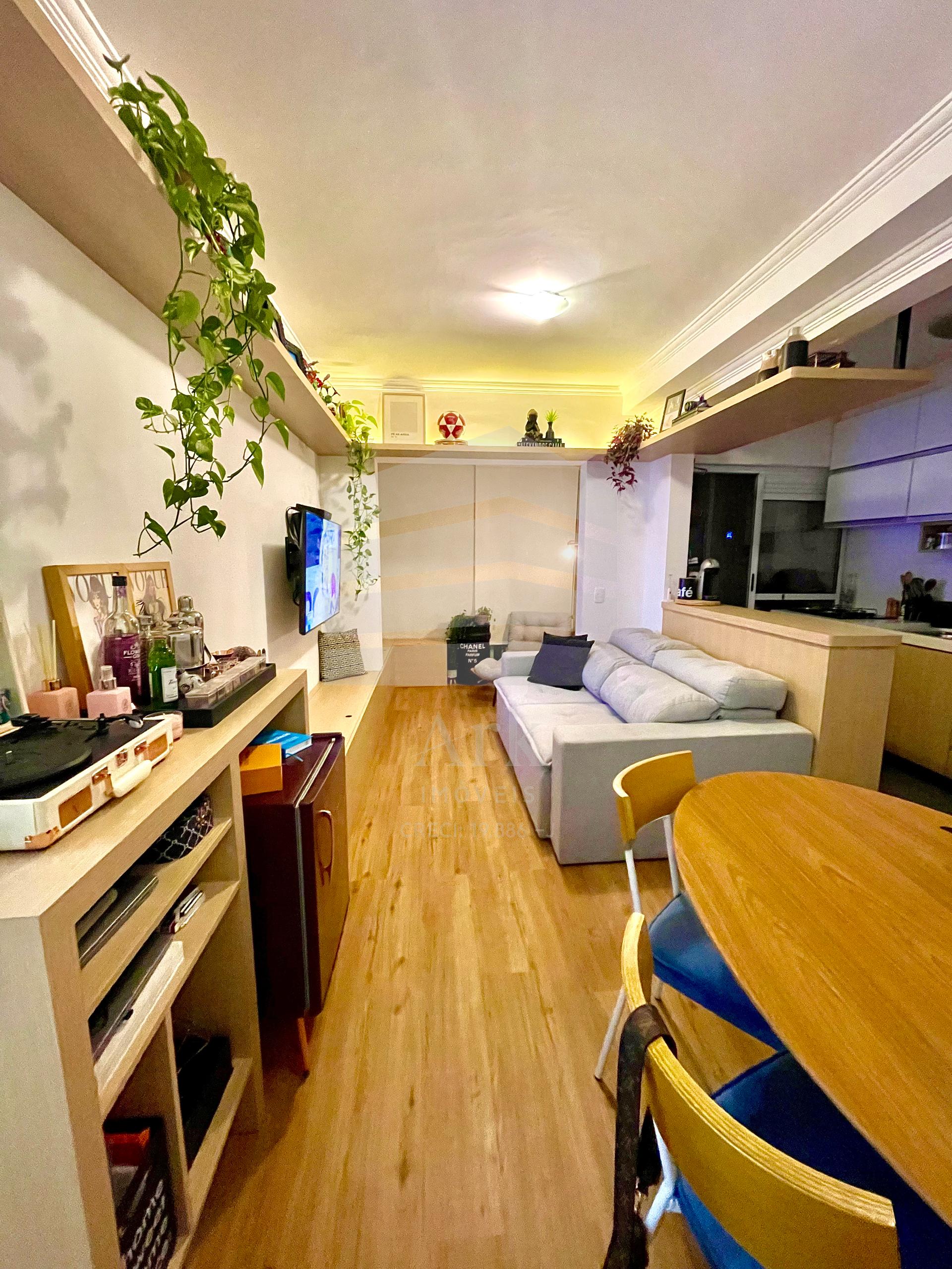 Apartamento com 60 metros, 2 quartos e 1 vaga. Portaria 24 hrs