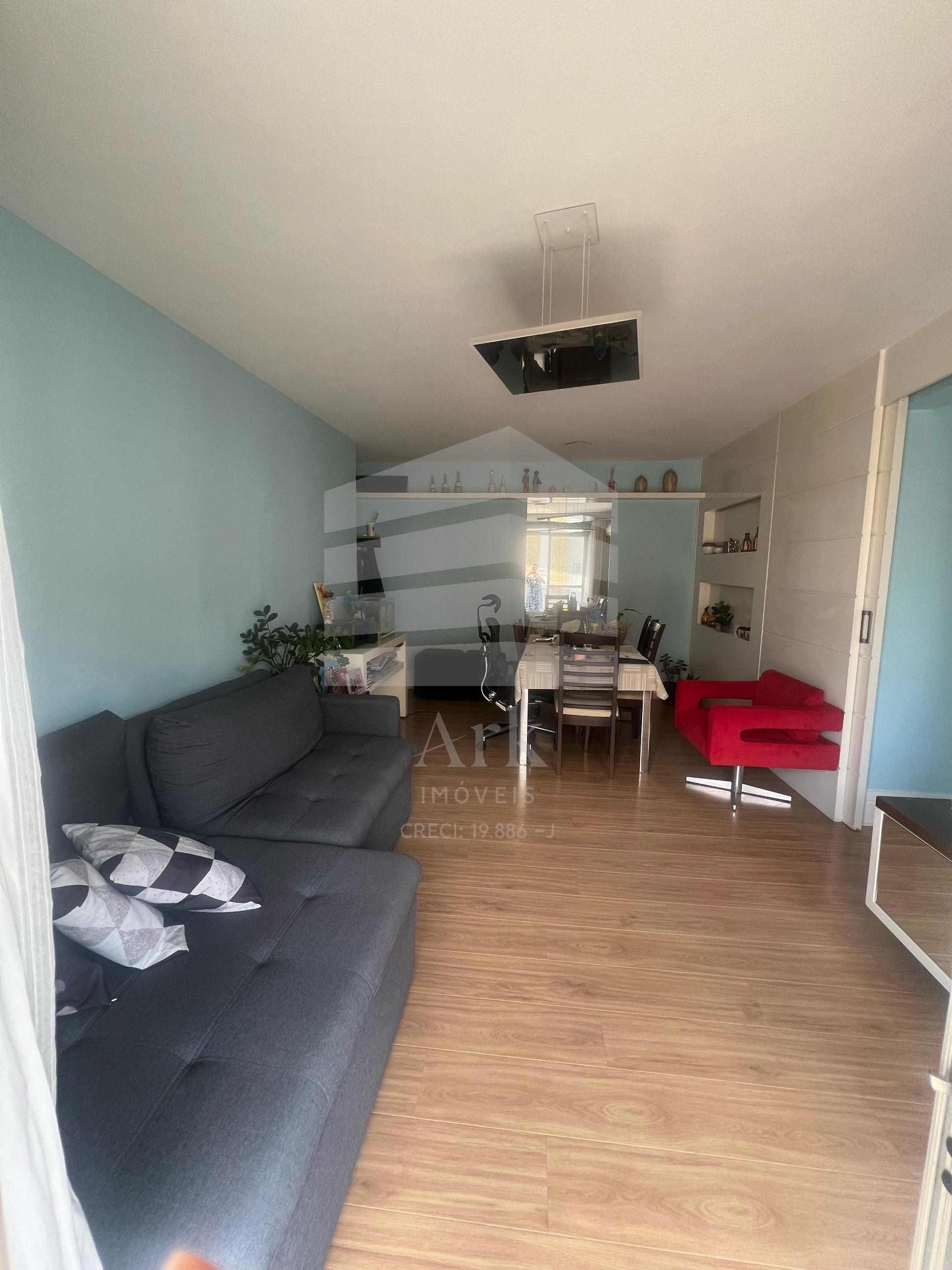 Apartamento reformado à venda, com 2 quartos e 1 vaga na Cháca...