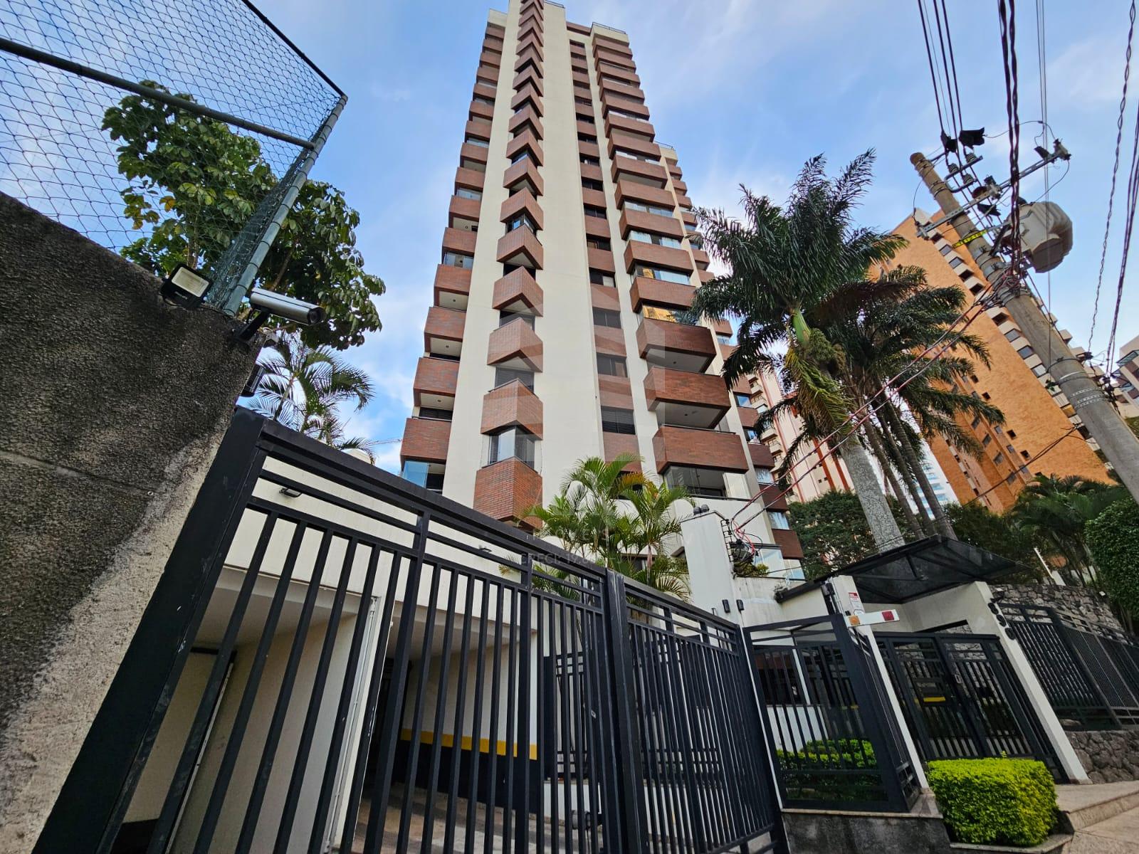 Cobertura à venda, com 213m , 4 quartos, sendo 2 suítes e 3 va...