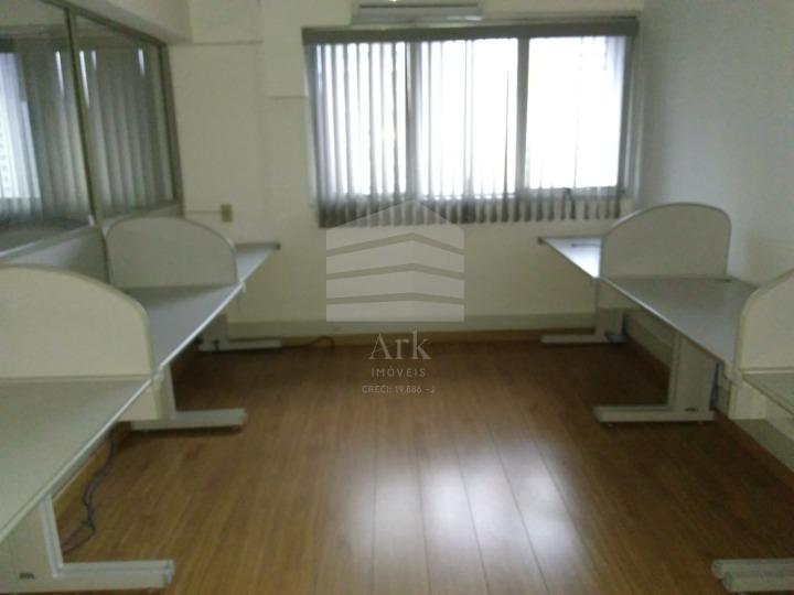 Sala comercial com 107 m2, totalmente reformada e mobiliada co...
