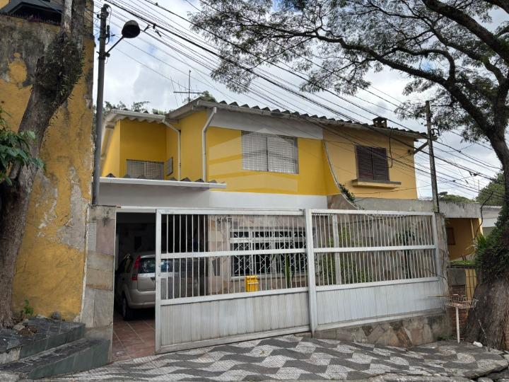 Casa   Sobrado com 3 quartos sendo 1 suíte, 3 vagas - 134 metr...