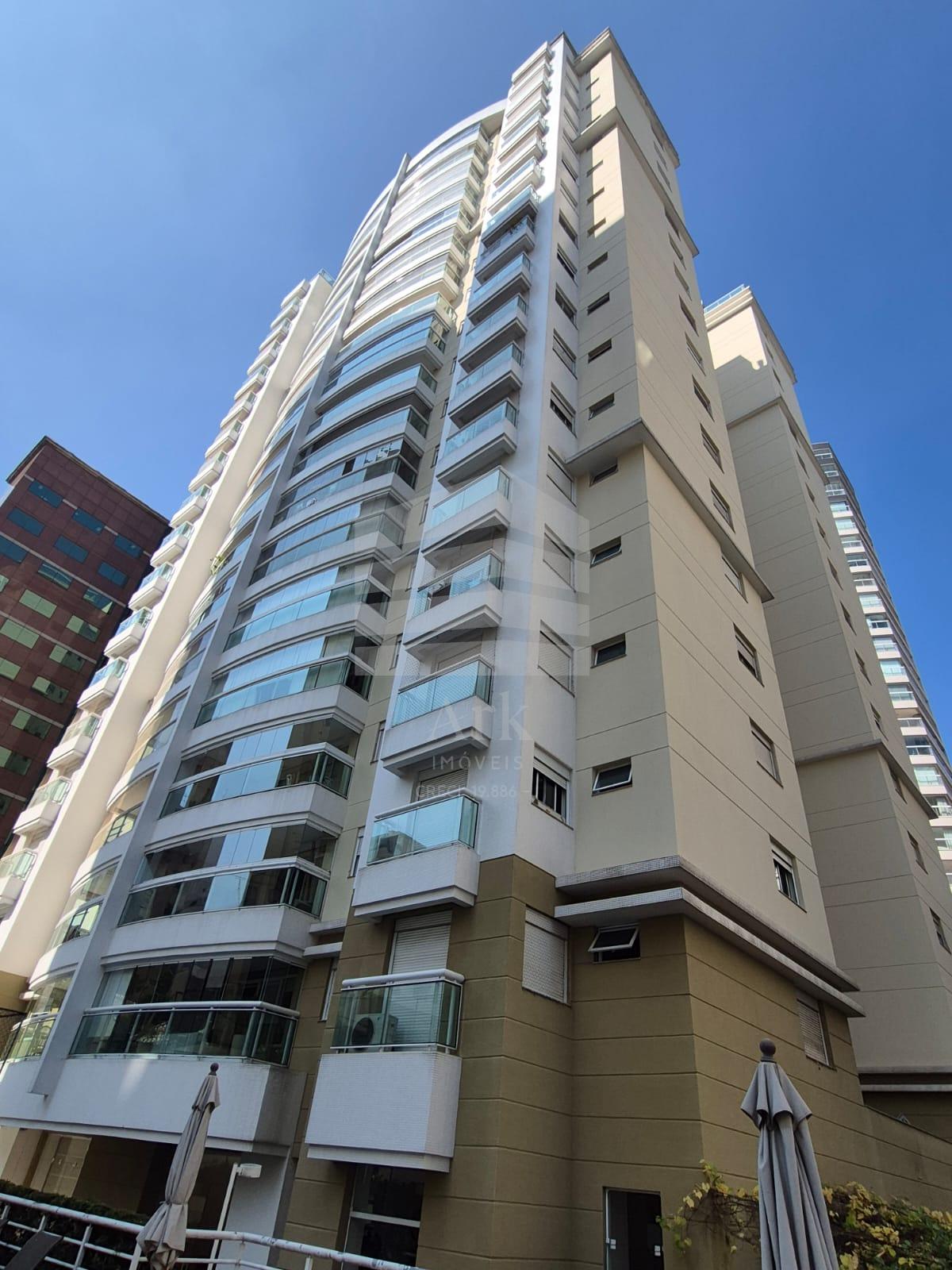 Vende se apartamento de alto padrão,4 dormitórios,5 banheiros ...