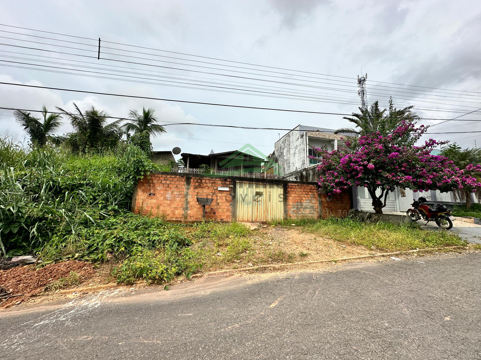 Casa em madeira,  ? venda no Bairro Urup?, Ji-Paran? - RO
