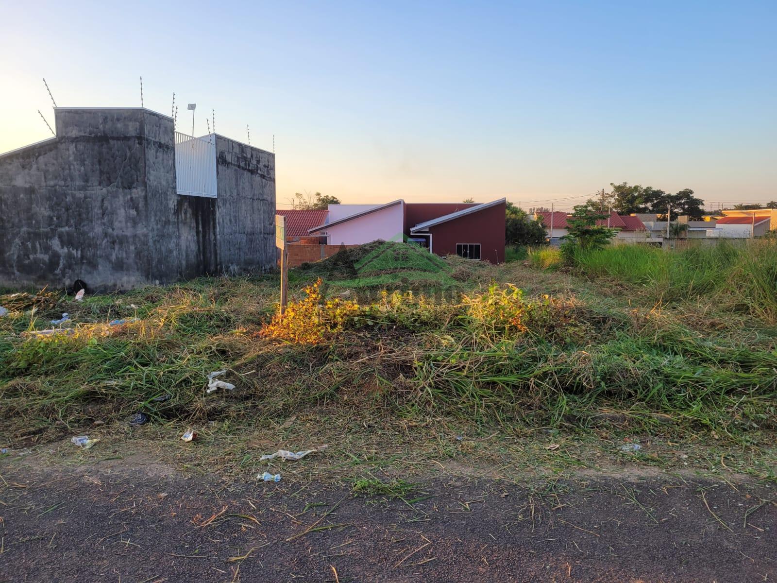 Terreno de 300 metros quadrados no bairro Orleans II em Ji-Par...