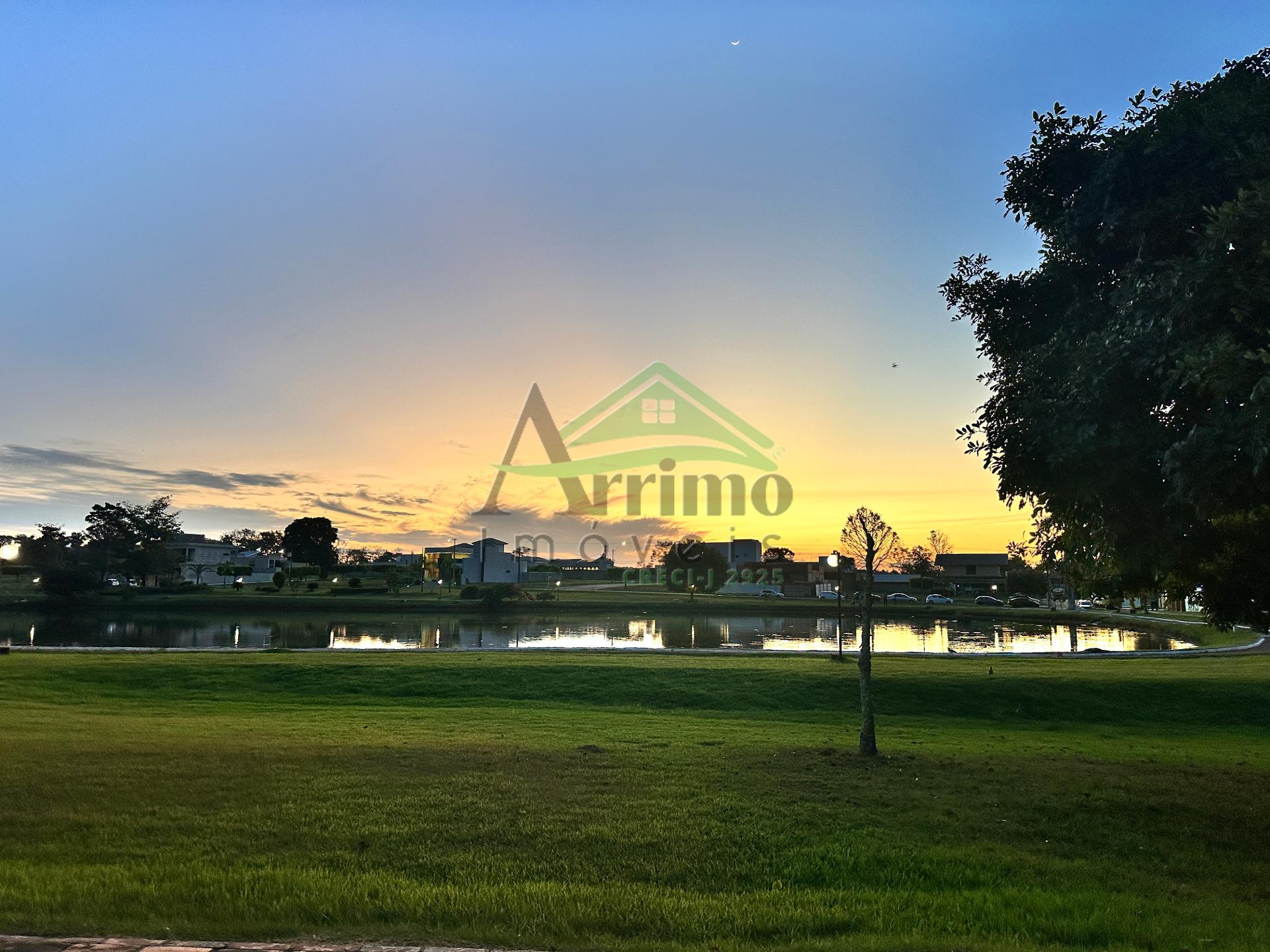 Terreno de frente para o lago,com 706 metros quadrados,Condom?...