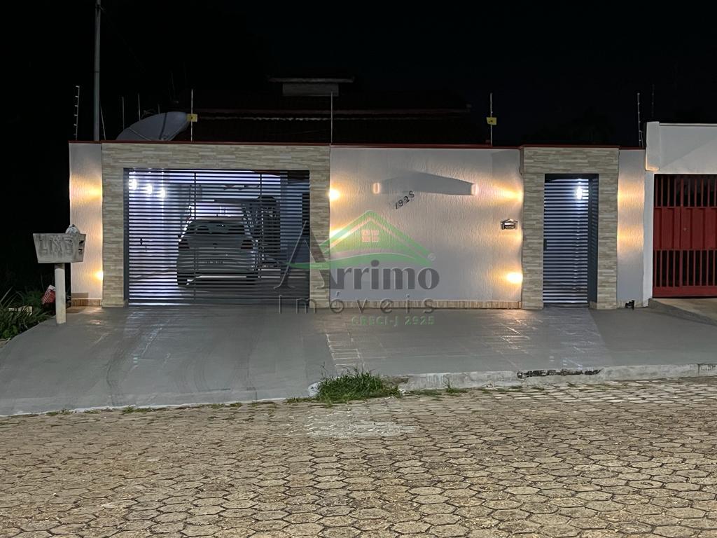 Casa com terreno de 500 metros quadrados, no Bairro Casa Preta...