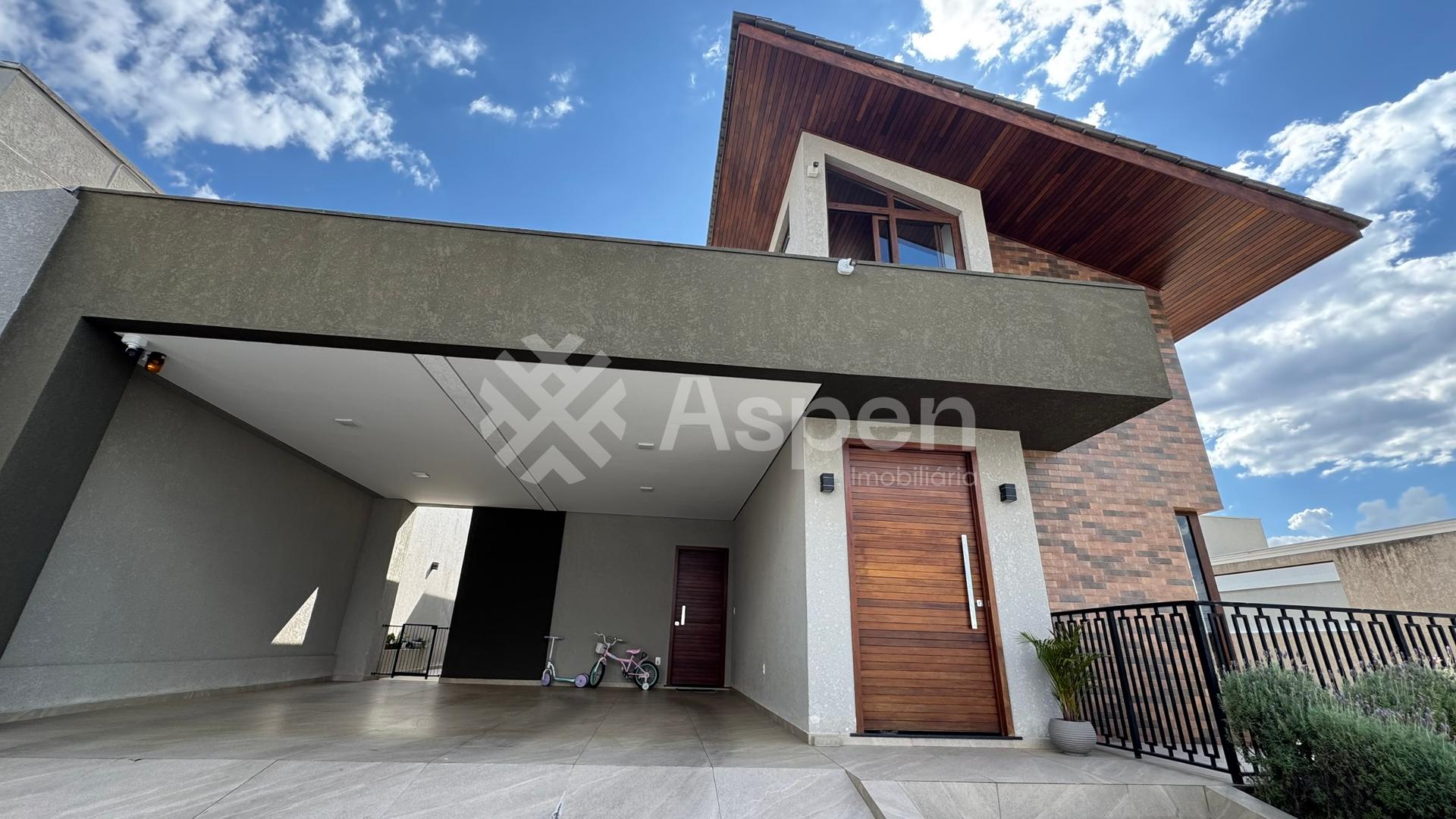 Excelente Casa térrea à venda, PORTEIRA FECHADA, próxima ao La...