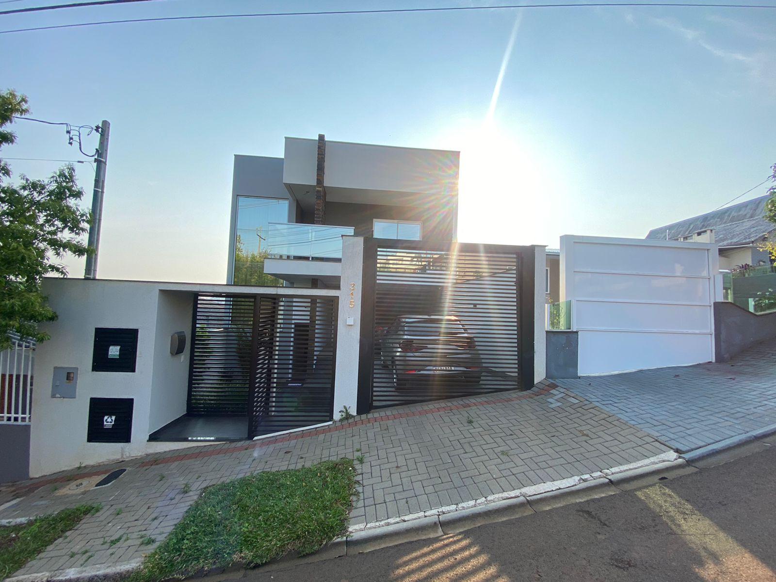 Casa Alto Padrão no bairro Parzianello em Pato Branco - PR