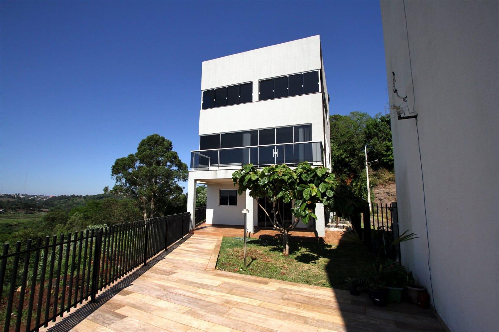 Sobrado semi mobiliado à venda no Bairro Aeroporto em Pato Bra...