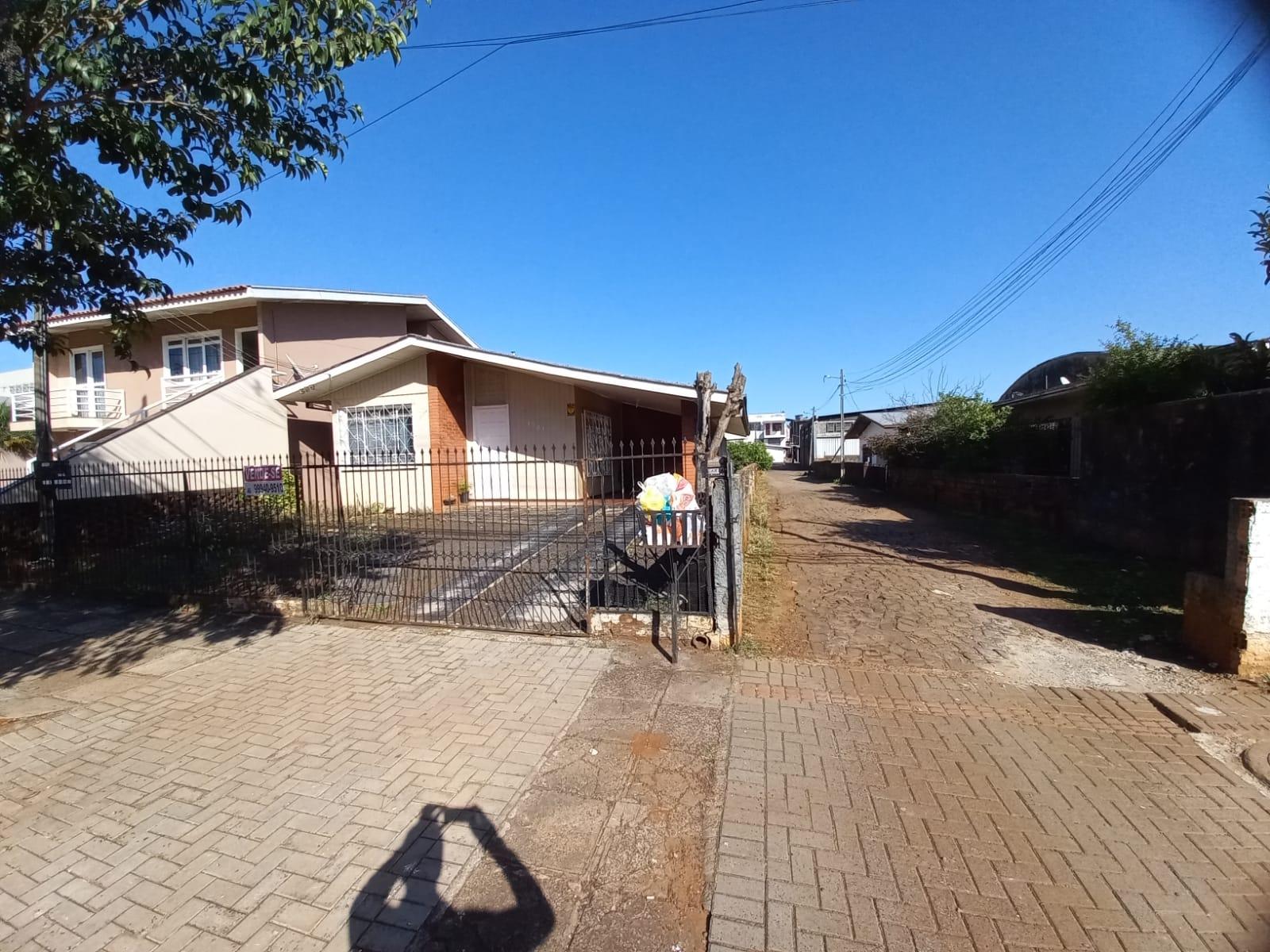 Terreno com casa à venda na Baixada em PATO BRANCO - PR