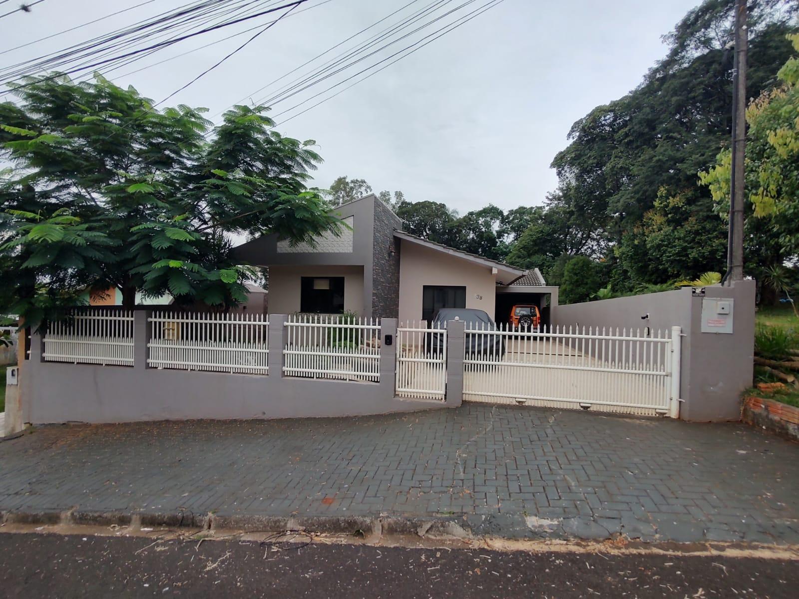 Casa com piscina ? venda no bairro Anchieta em Pato Branco - PR